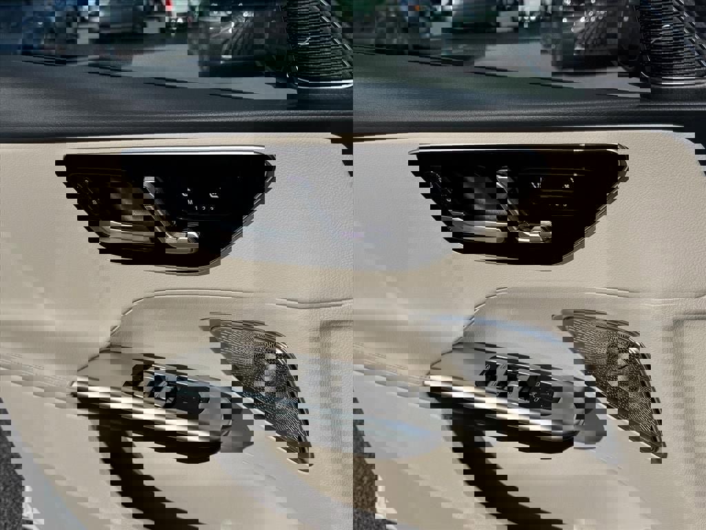 Used 2024 Mercedes-Benz C 300 4MATIC Sedan image 17