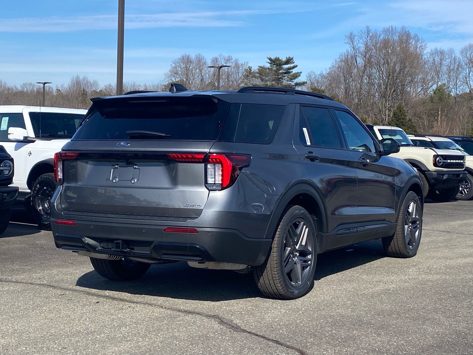 New 2026 Ford Explorer ST-Line w/ ST-Line Street Pack AWD/4WD image 4