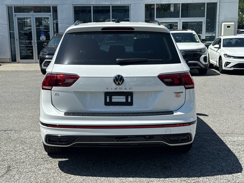 Used 2024 Volkswagen Tiguan SE R-Line AWD/4WD image 3