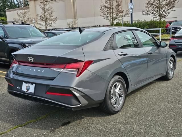 New 2026 Hyundai Elantra SE FWD image 7