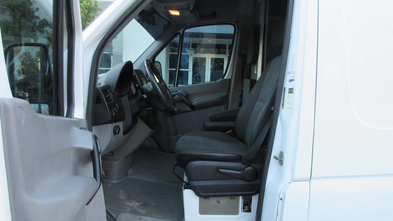 Used 2011 Freightliner Sprinter 2500 image 9