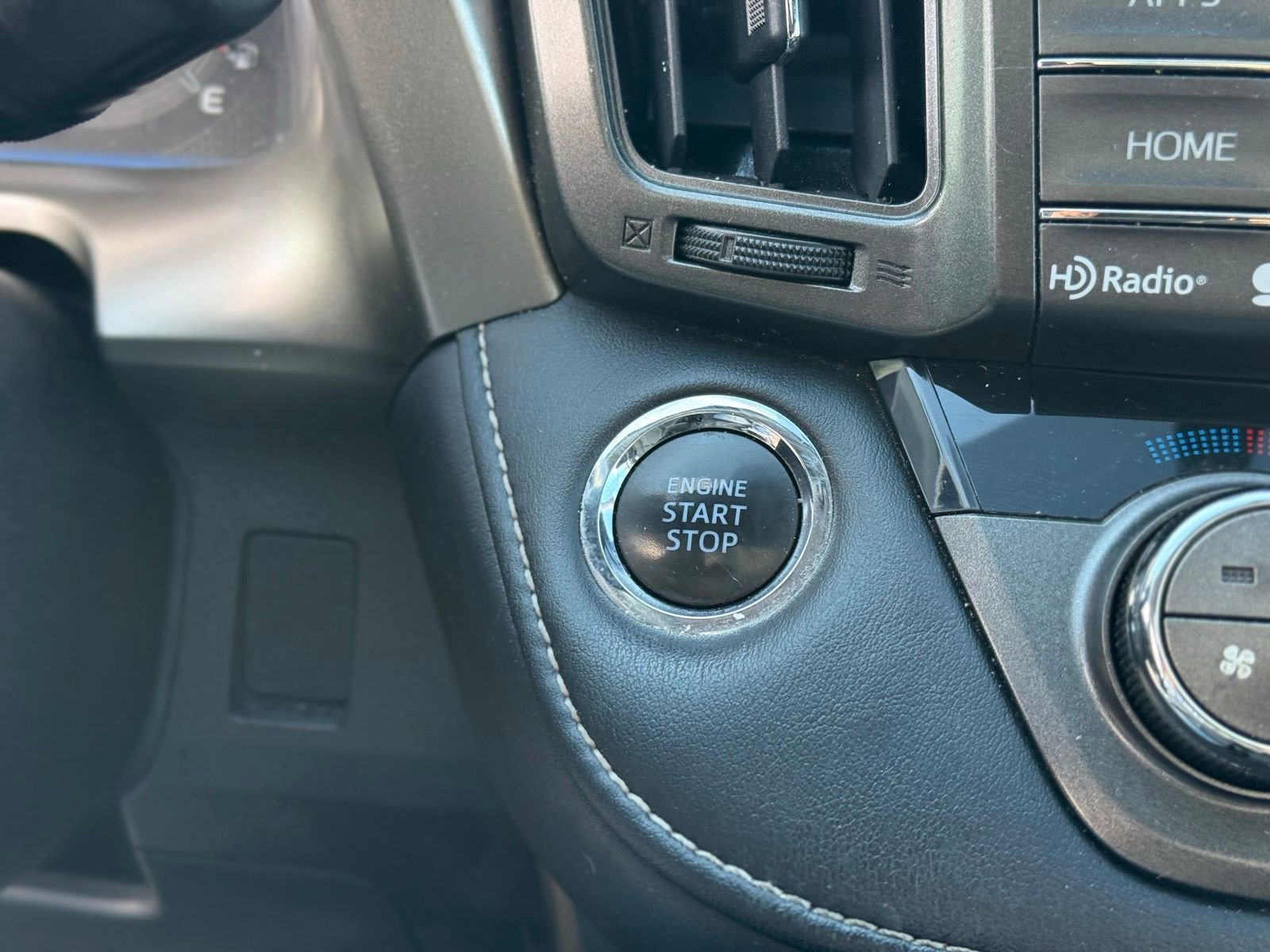 Used 2015 Toyota RAV4 Limited image 24