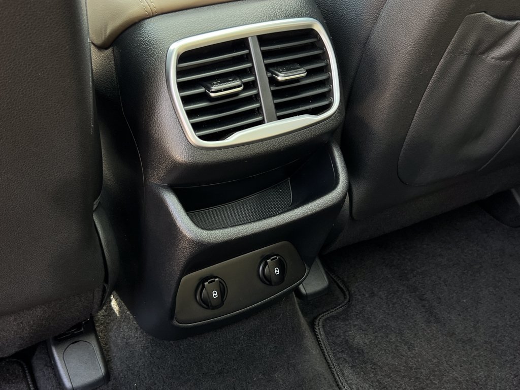 Used 2019 Hyundai Santa Fe Limited FWD image 18