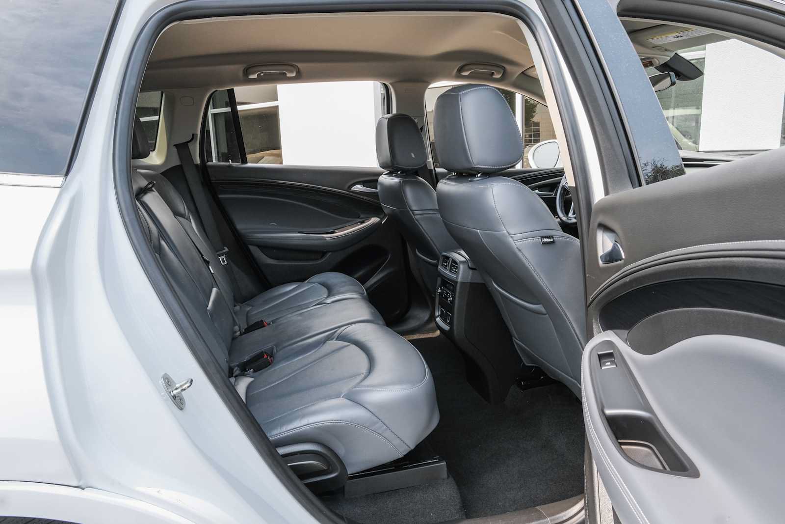 Used 2020 Buick Envision Essence FWD image 31