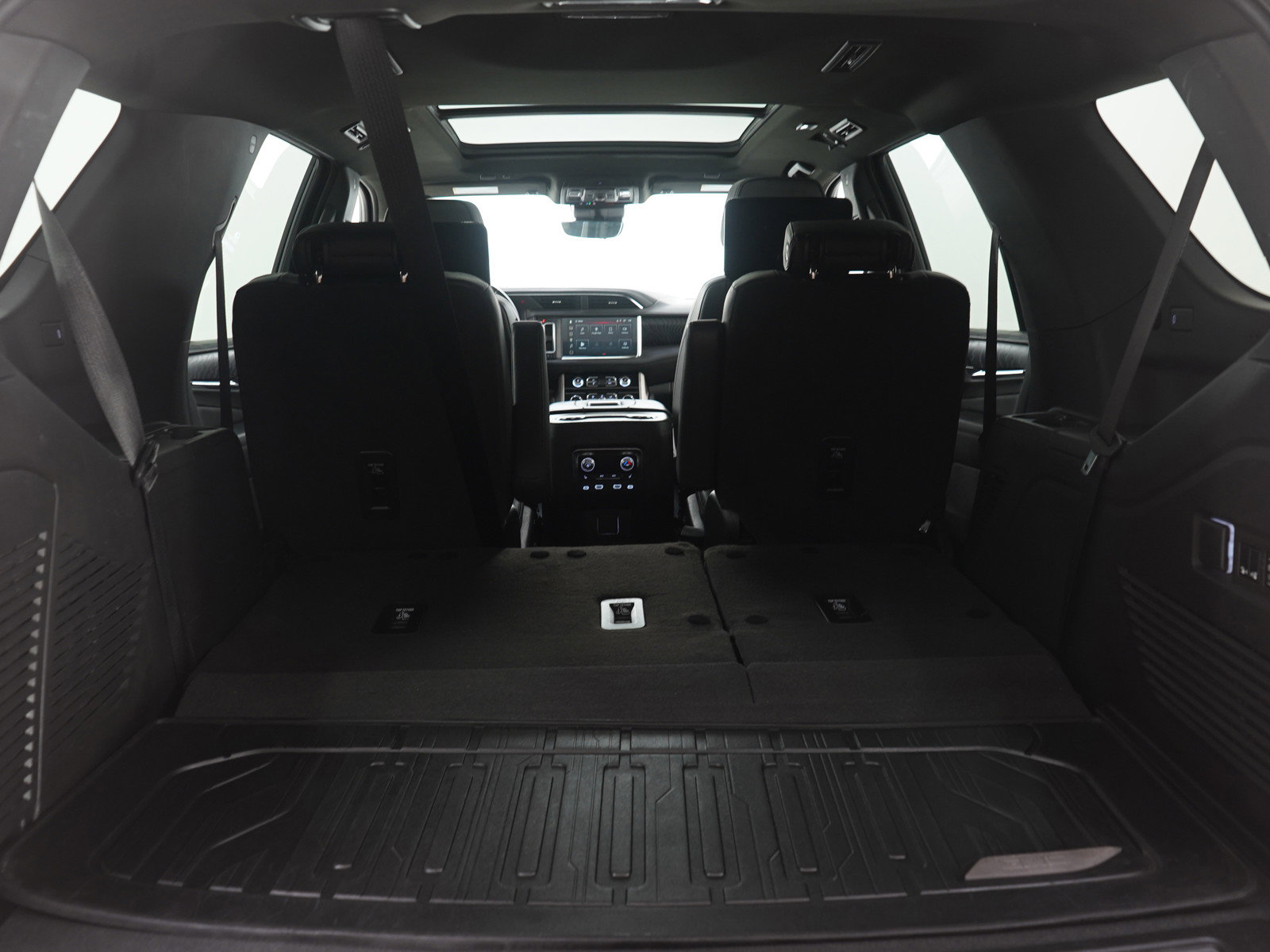 Used 2023 GMC Yukon Denali w/ Denali Reserve Package image 9