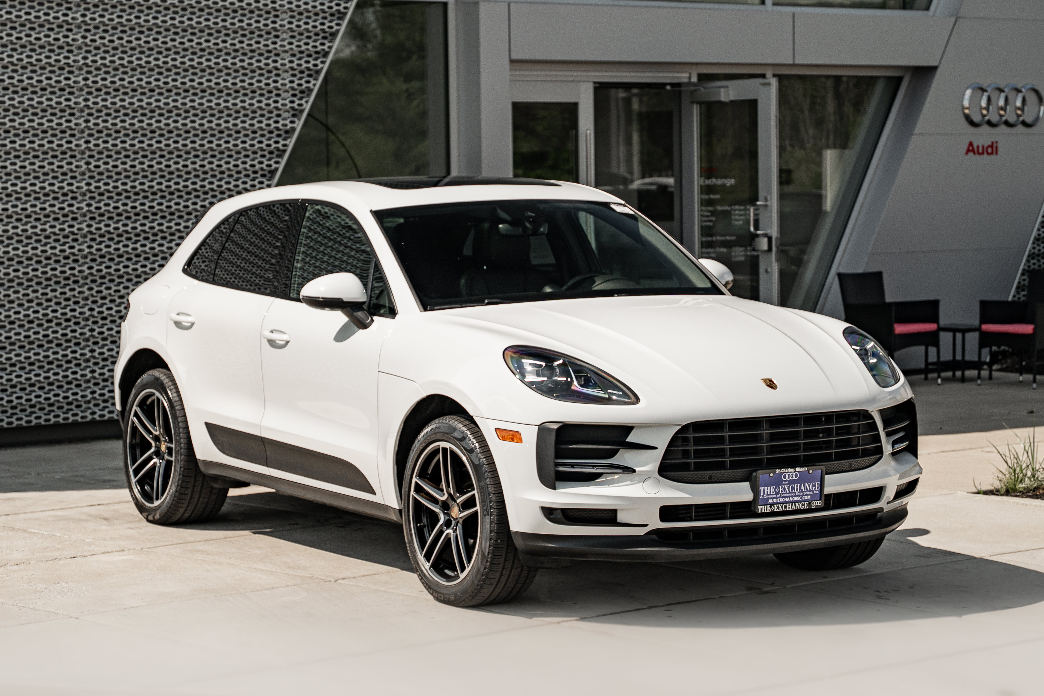 Used 2019 Porsche Macan AWD/4WD image 2