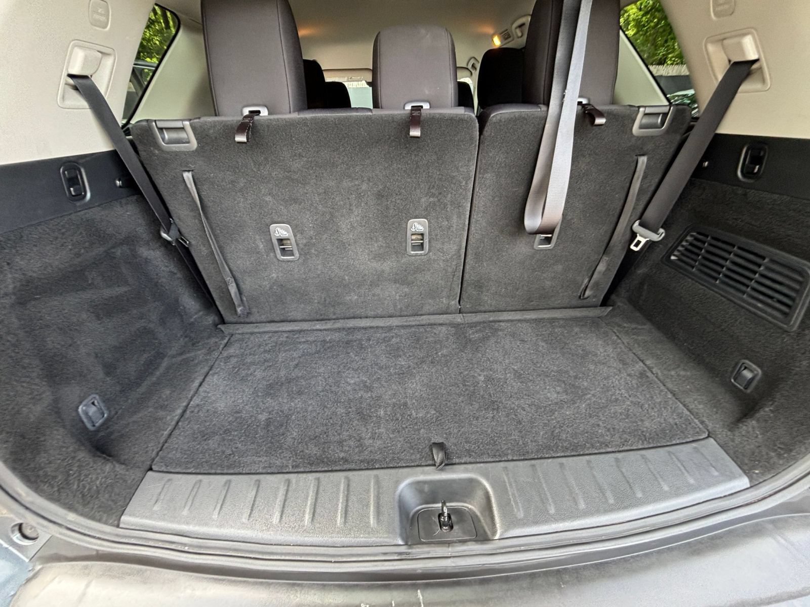Used 2025 Nissan Pathfinder SV AWD/4WD image 33