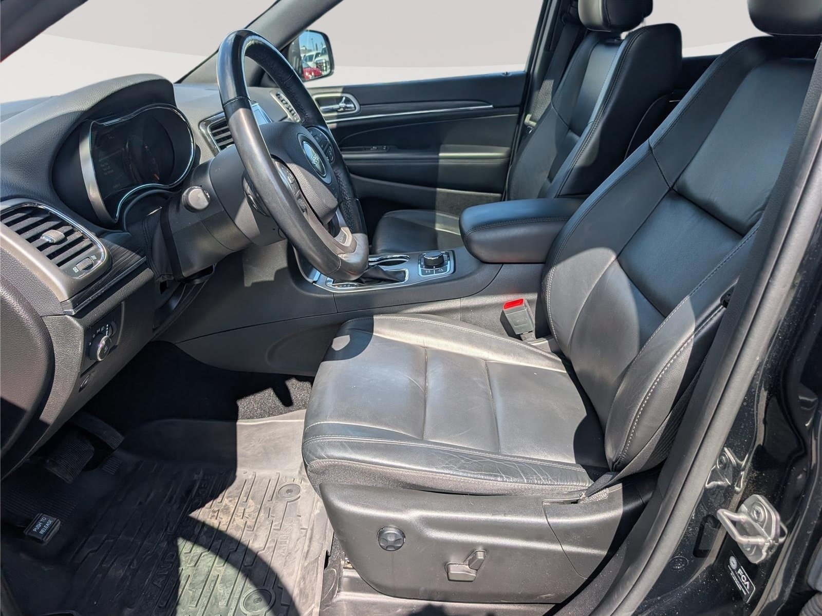 Used 2021 Jeep Grand Cherokee Limited AWD/4WD image 17