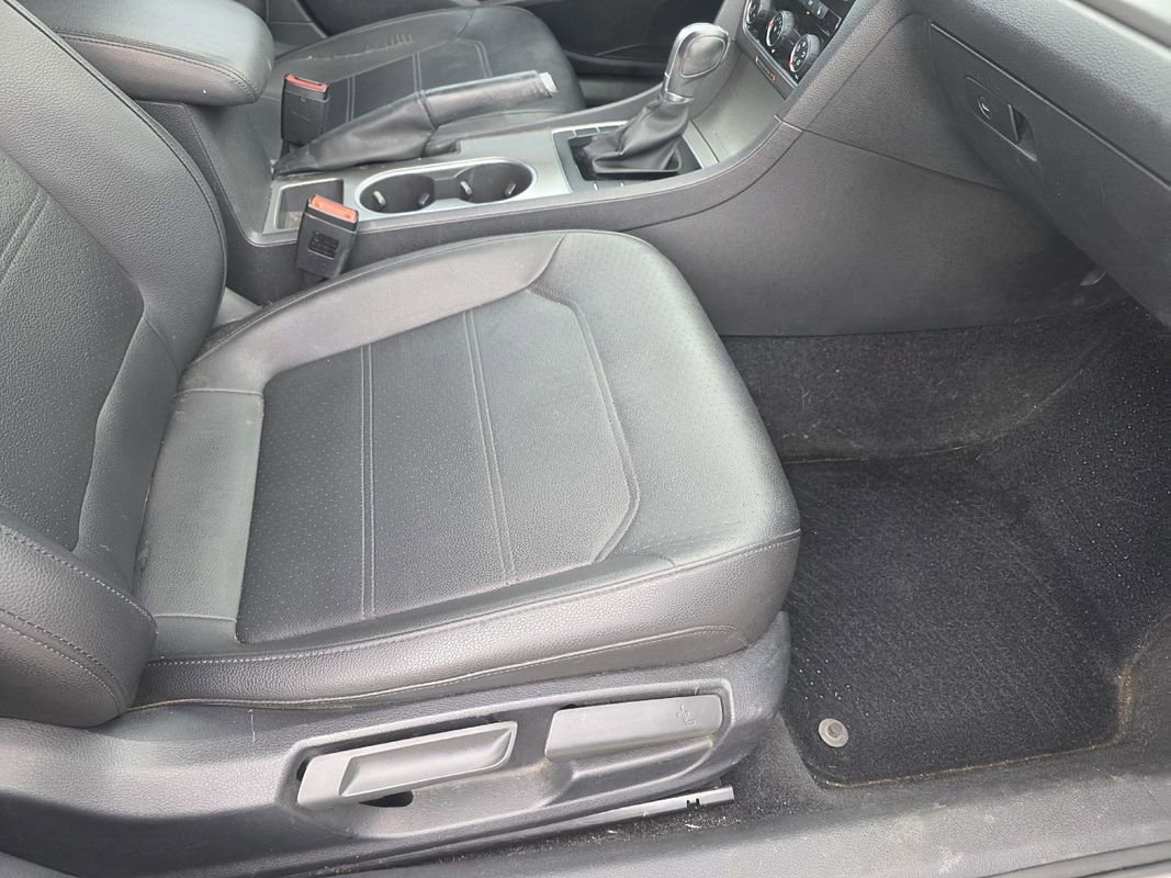 Used 2015 Volkswagen Passat TDI SE image 12