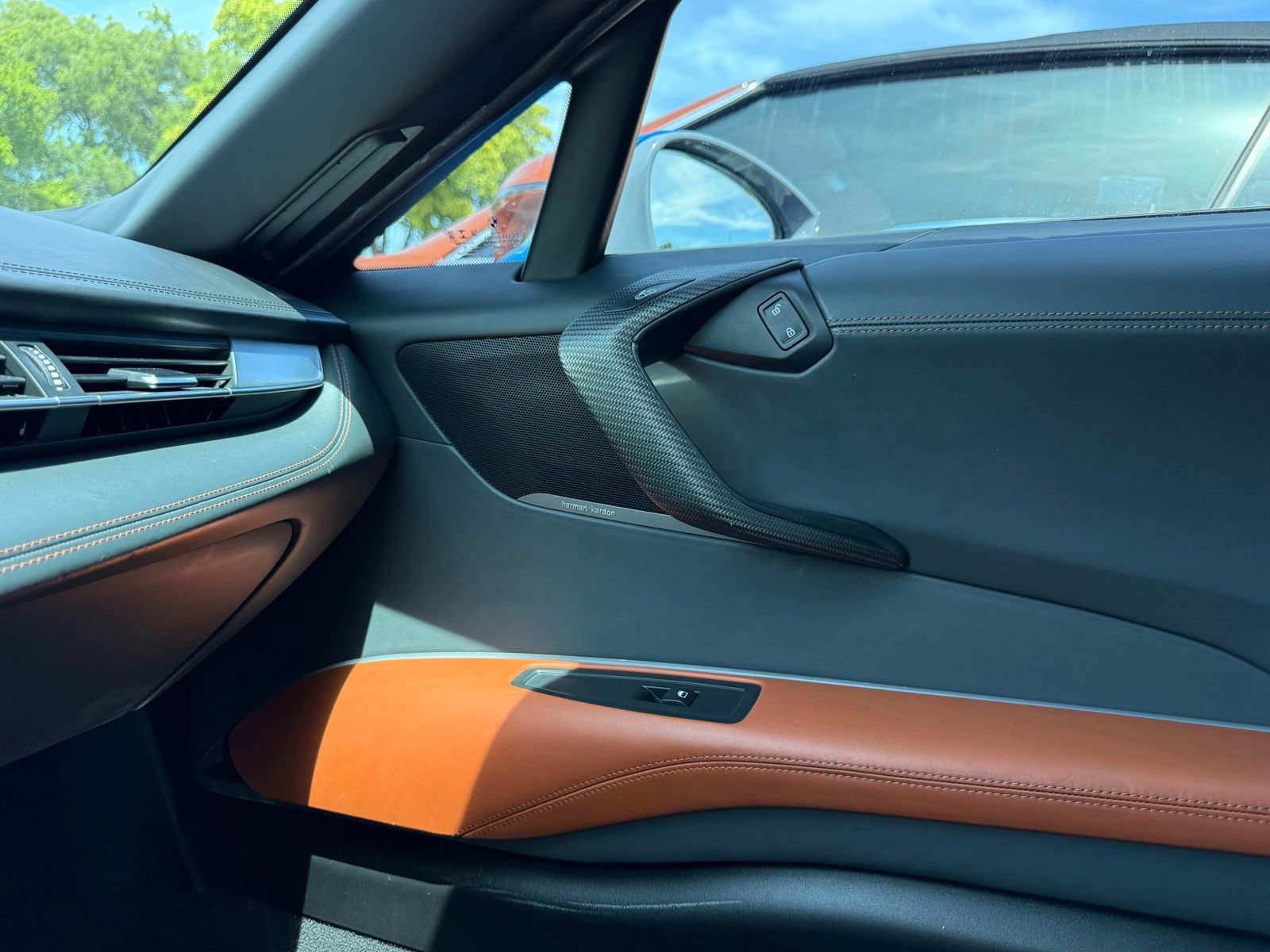Used 2019 BMW i8 Roadster AWD/4WD image 33