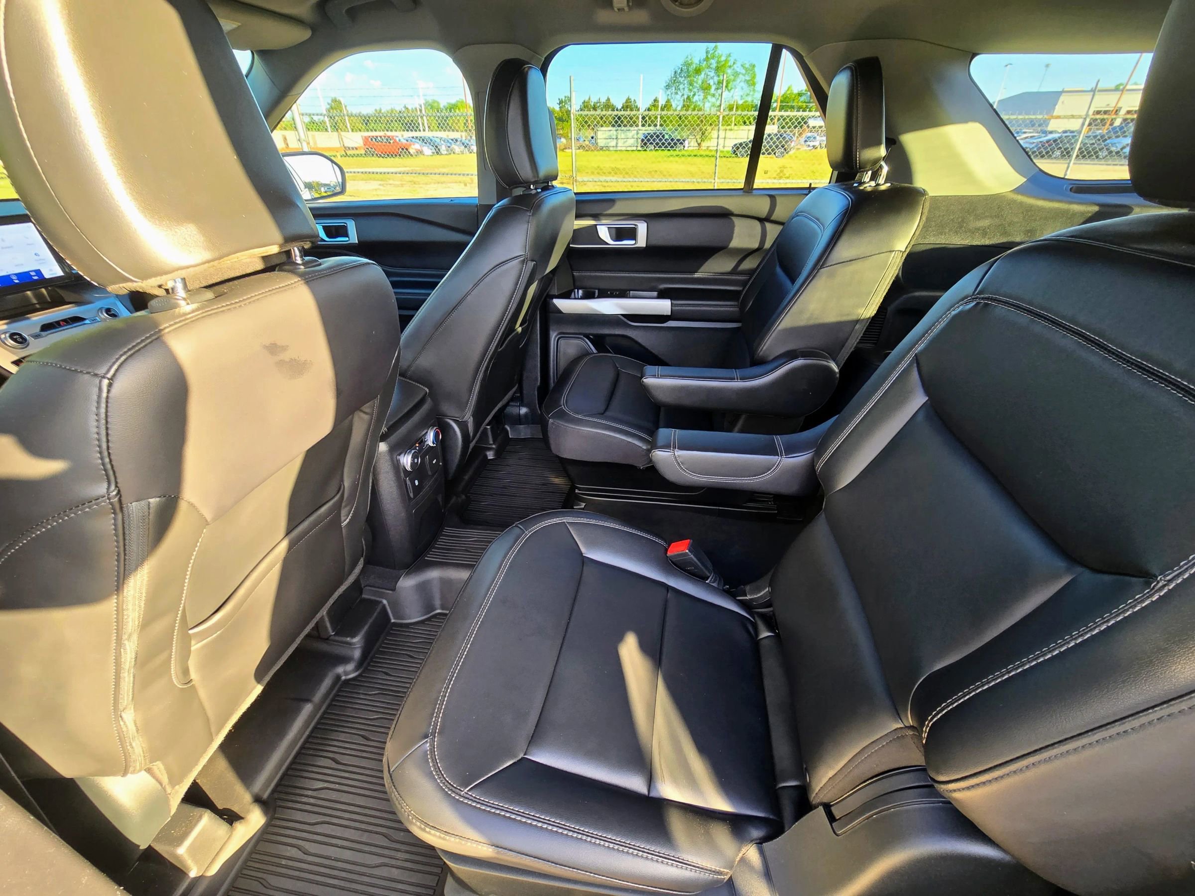 Used 2022 Ford Explorer XLT w/ Equipment Group 202A image 10