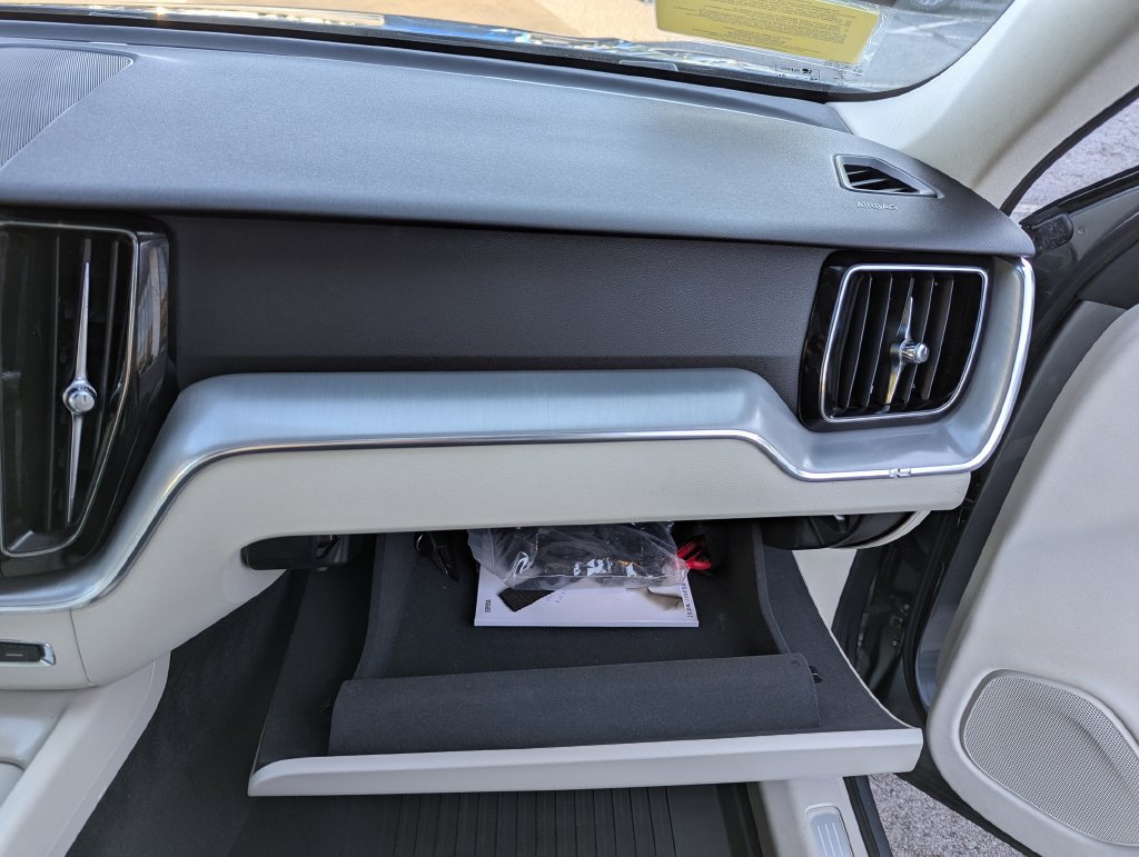 Used 2018 Volvo XC60 T5 Momentum w/ Convenience Package AWD/4WD image 30