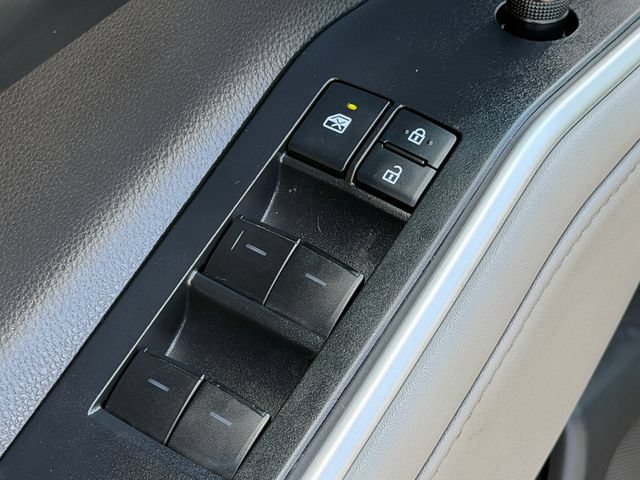 Used 2021 Toyota Highlander XLE FWD image 24