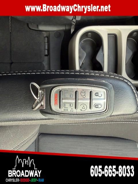 Used 2023 Chrysler Voyager LX image 25