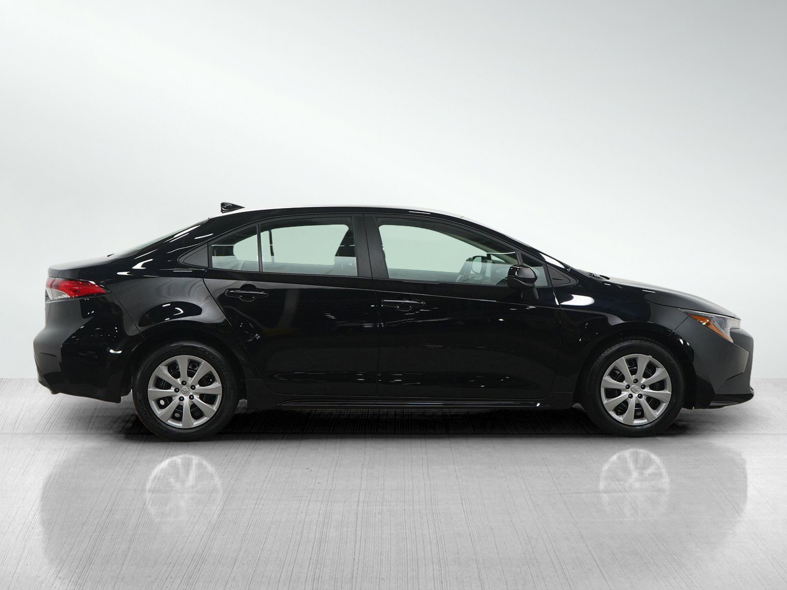 Used 2025 Toyota Corolla LE FWD image 6