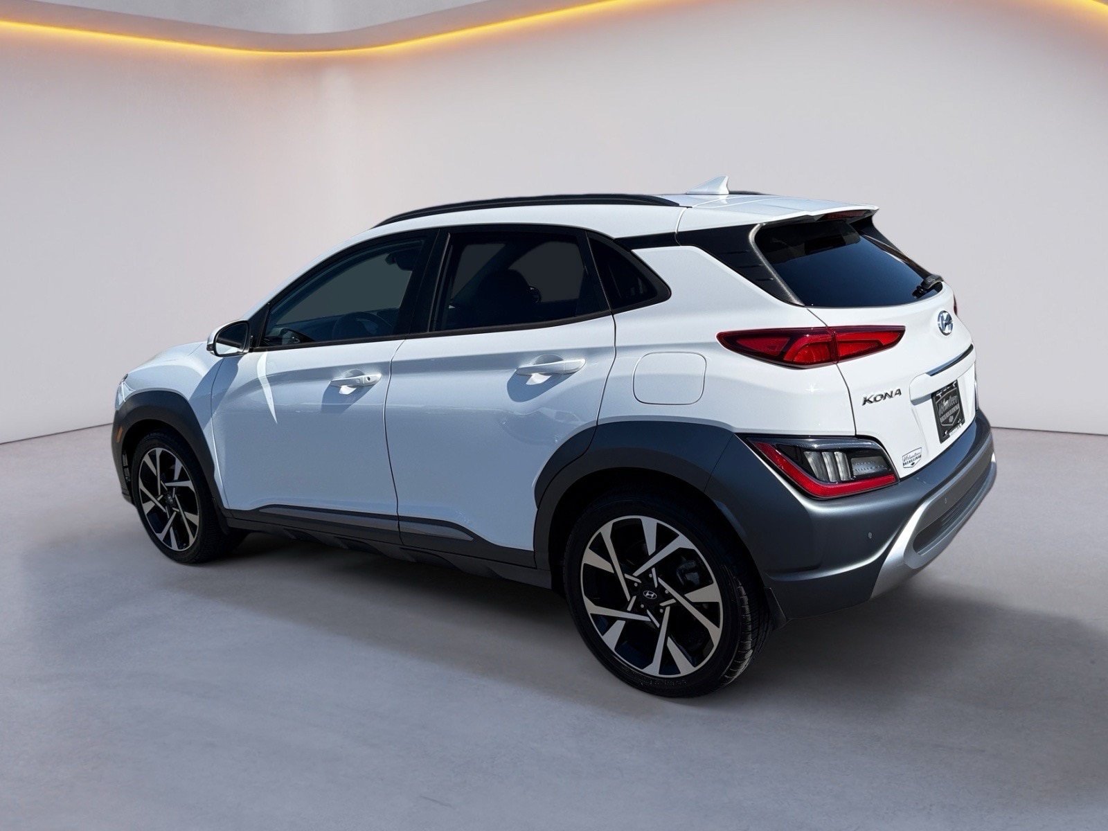 Used 2022 Hyundai Kona Limited w/ Winter Weather Package AWD/4WD image 5