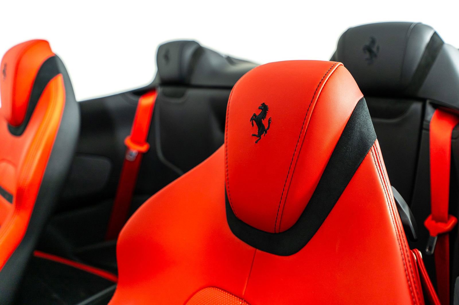 Certified 2025 Ferrari Roma Spider RWD image 17