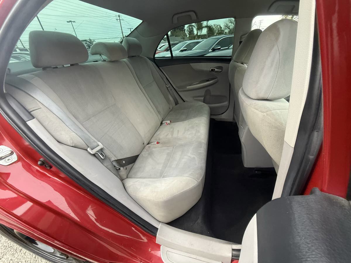 Used 2012 Toyota Corolla LE image 29