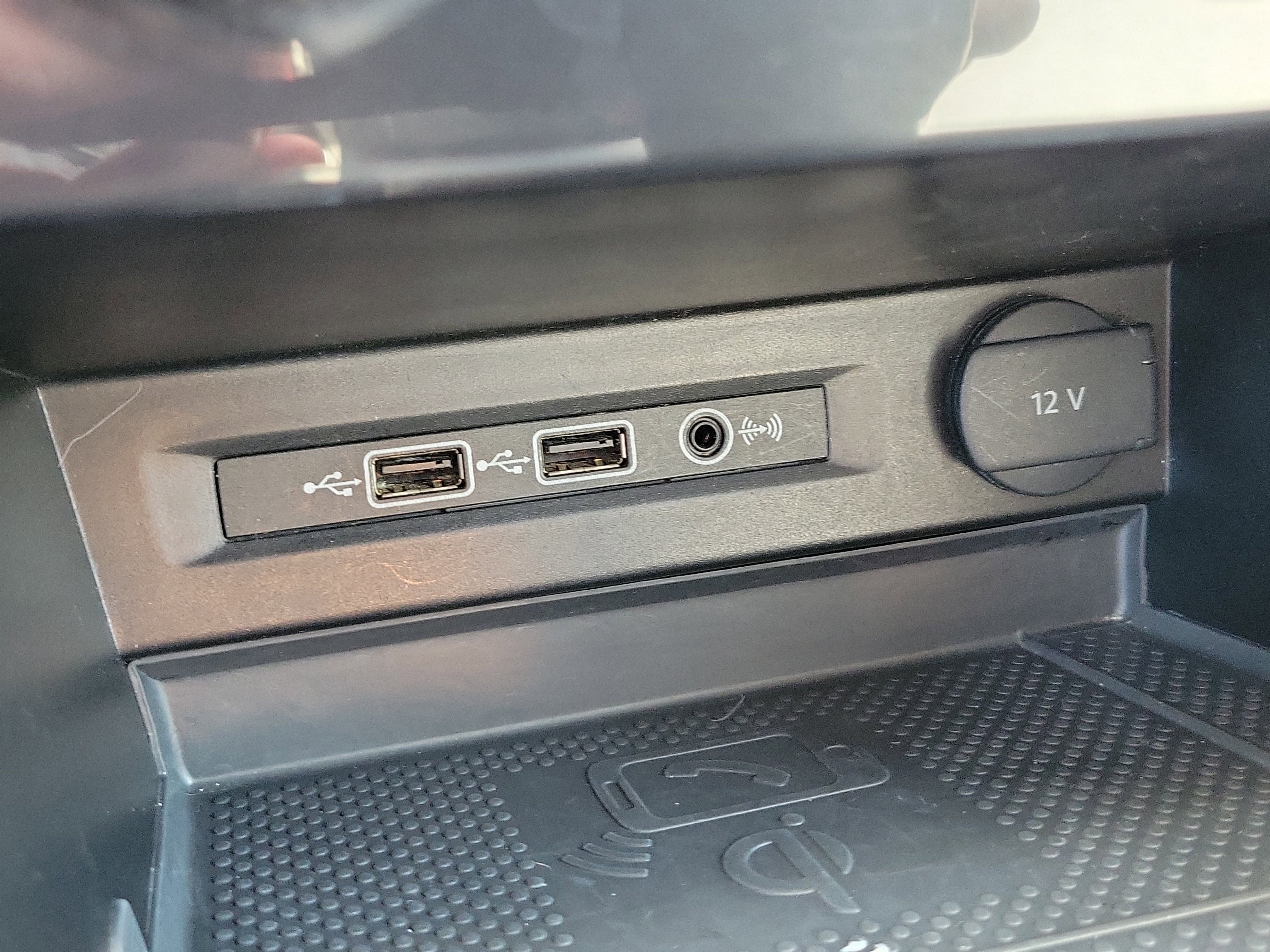 Used 2020 Volkswagen Tiguan SE image 33