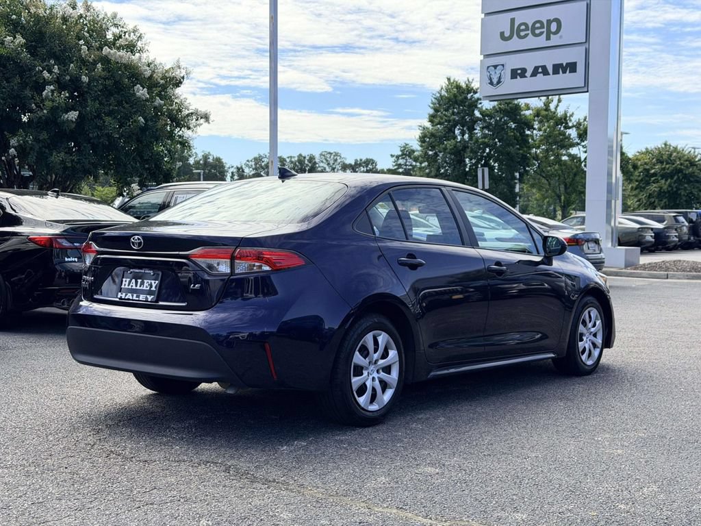 Used 2024 Toyota Corolla LE FWD image 2