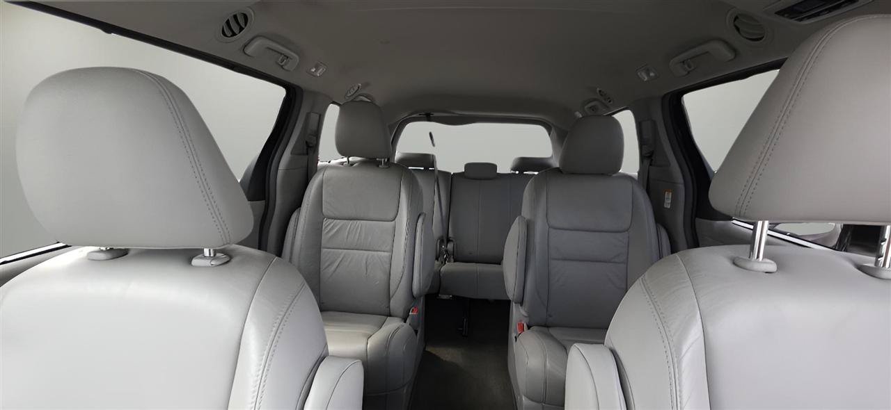Used 2017 Toyota Sienna XLE w/ XLE Navigation Package AWD/4WD image 40
