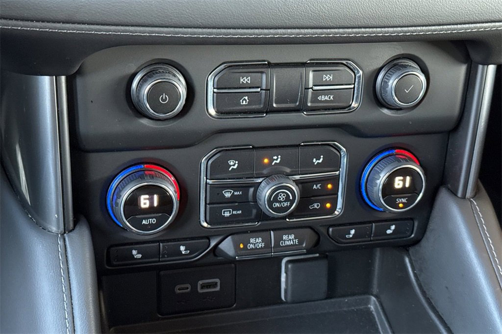 Used 2024 Chevrolet Suburban LT image 31