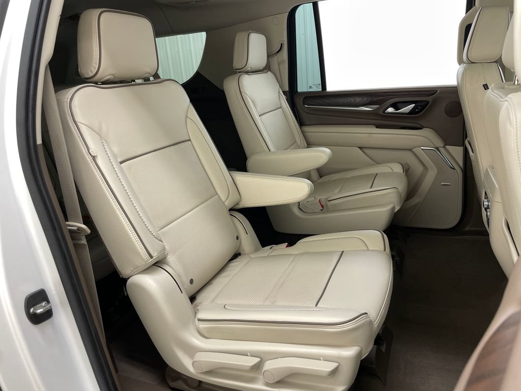 Used 2022 GMC Yukon XL Denali w/ Denali Premium Package AWD/4WD image 49