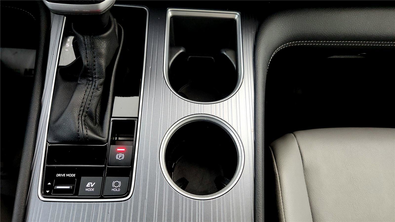 Used 2025 Toyota Sienna XLE image 35