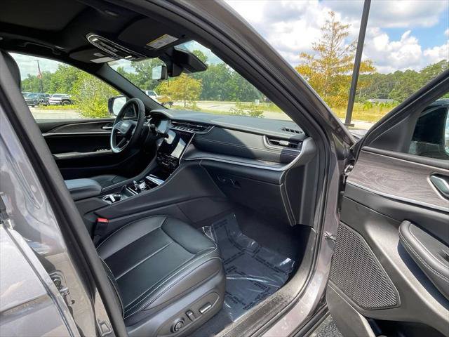 Certified 2025 Jeep Grand Cherokee Limited w/ Luxury Tech Group II AWD/4WD image 42