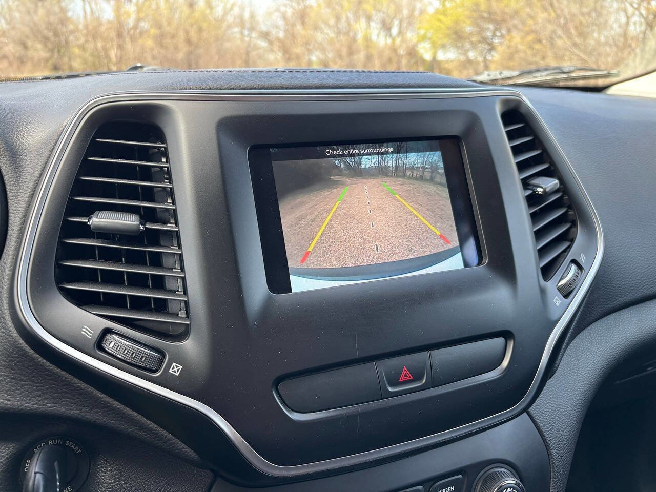 Used 2019 Jeep Cherokee Latitude w/ Popular Appearance Group image 27