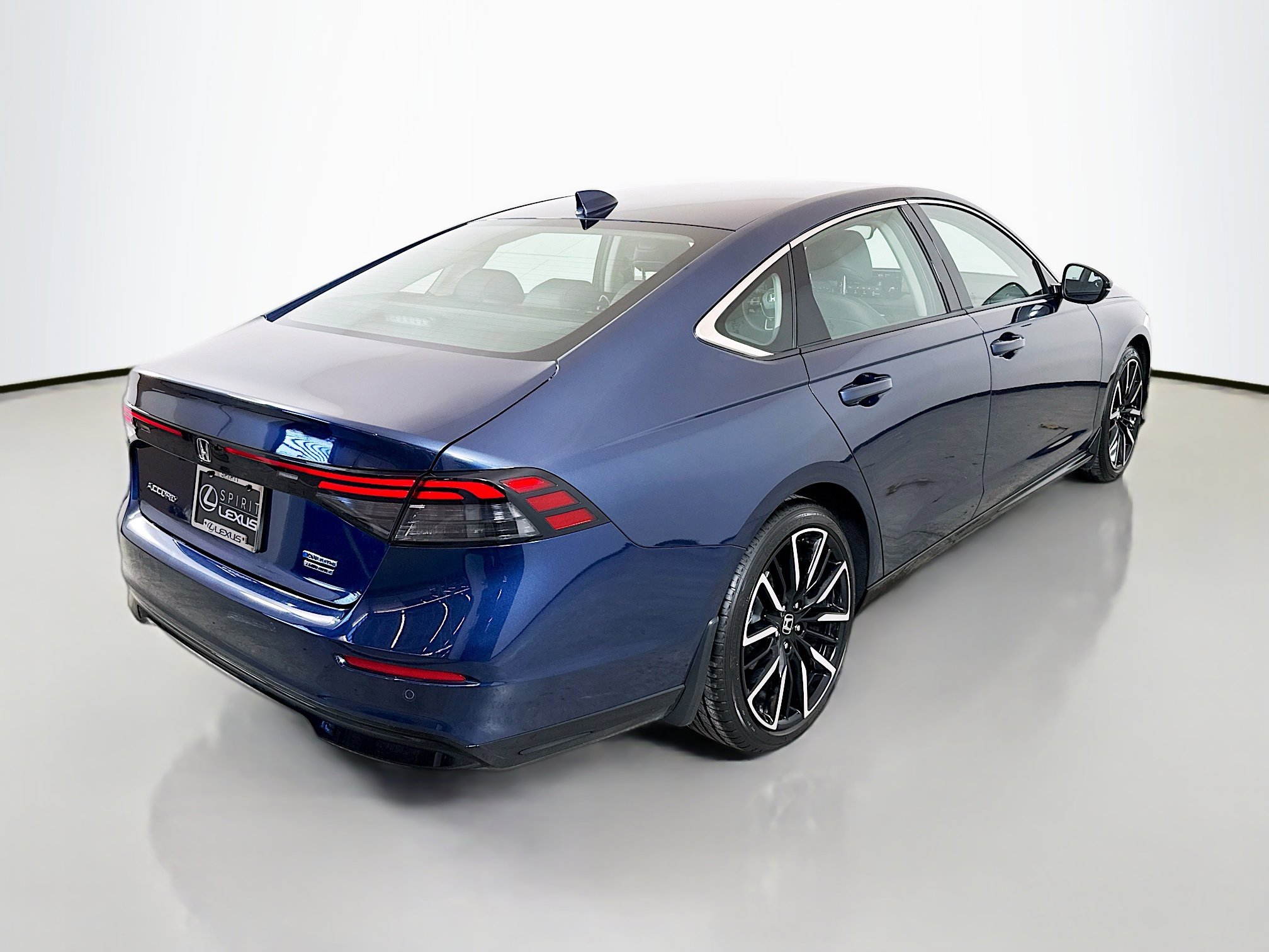 Used 2025 Honda Accord Touring image 7
