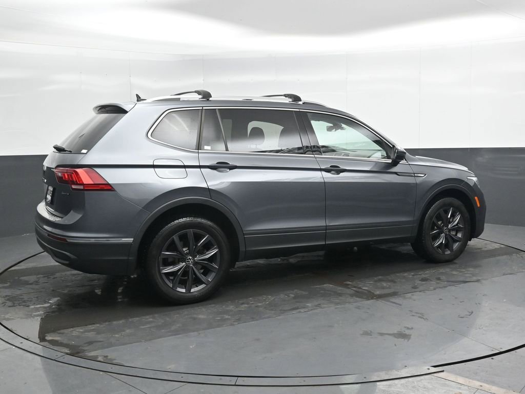 Used 2022 Volkswagen Tiguan SE image 2