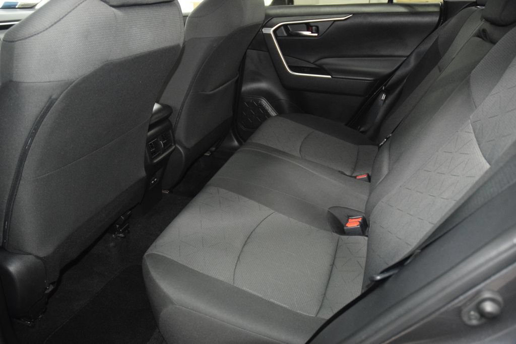 Used 2022 Toyota RAV4 XLE FWD image 41