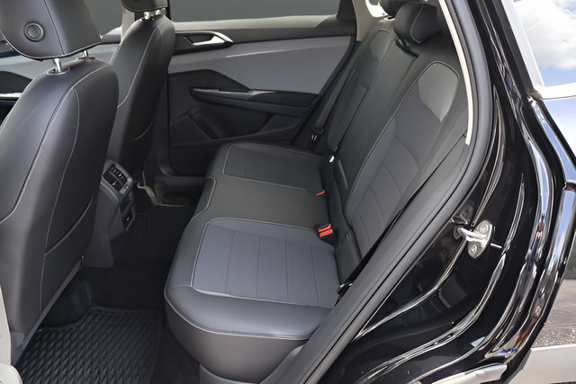 Certified 2022 Volkswagen Taos SE FWD image 14