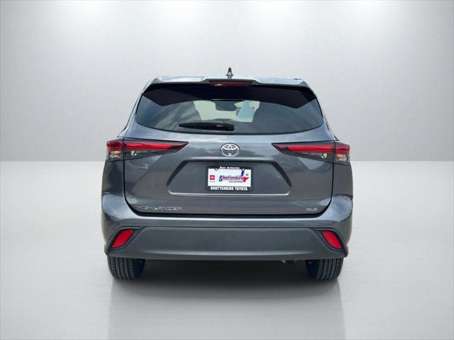 Certified 2025 Toyota Highlander XLE FWD image 6