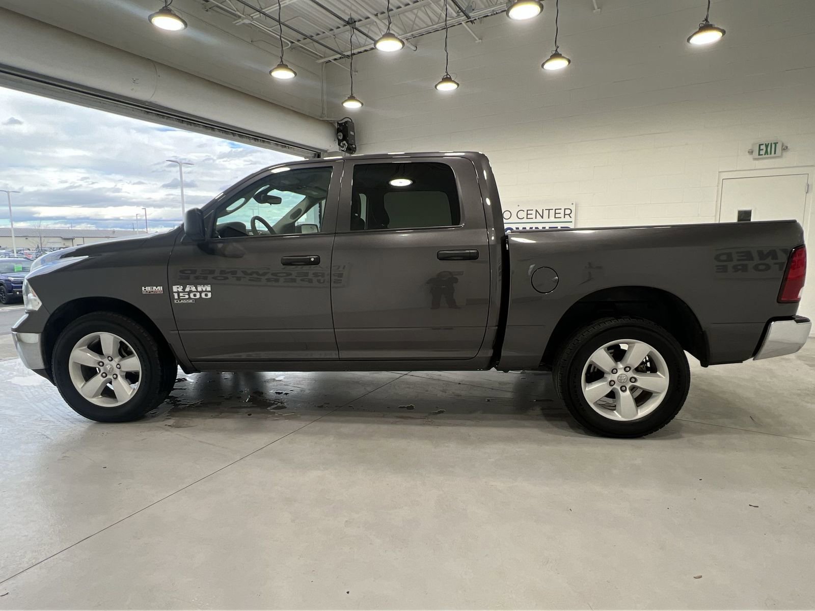 Used 2023 RAM 1500 Classic SLT image 5