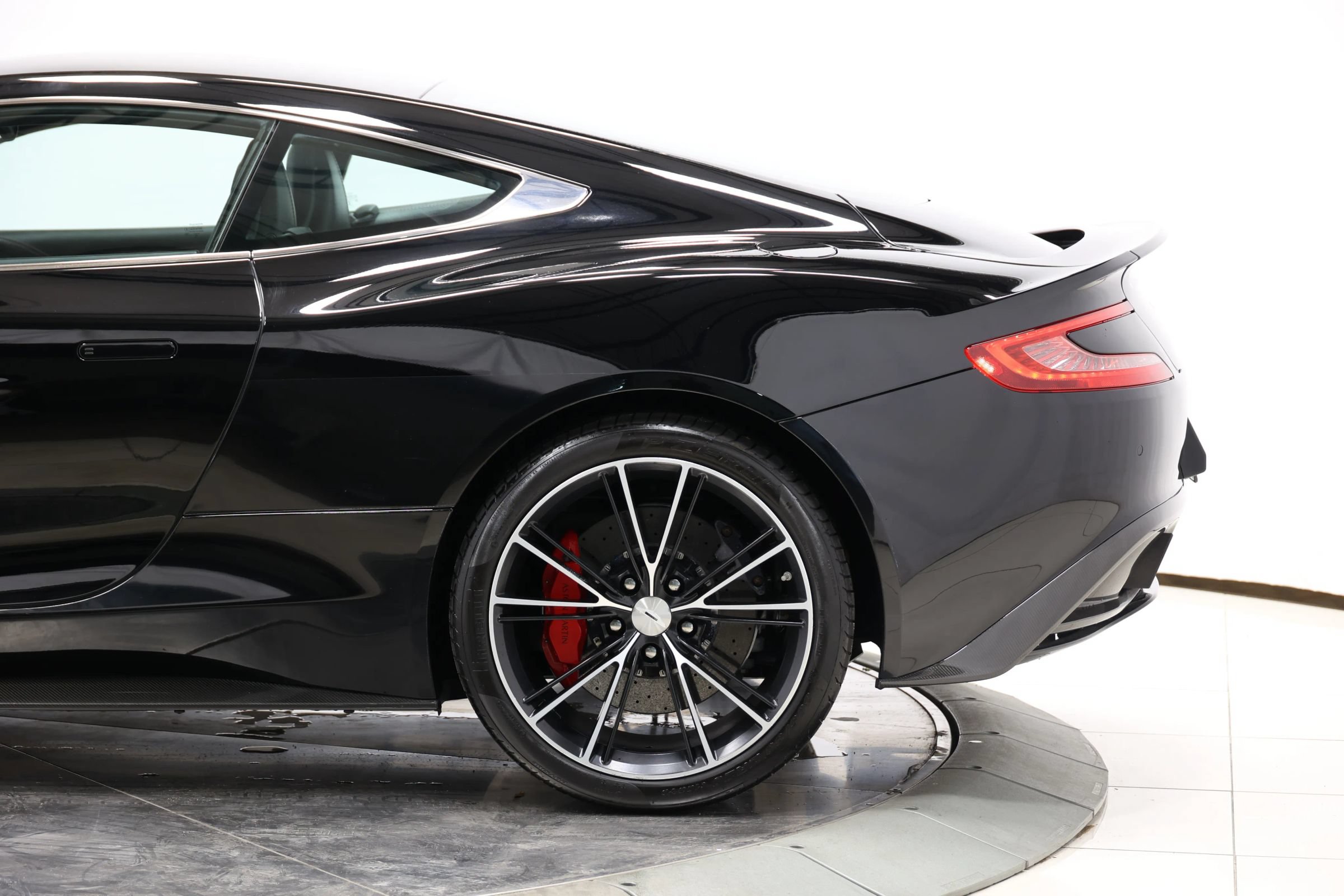 Used 2014 Aston Martin Vanquish Coupe RWD image 10
