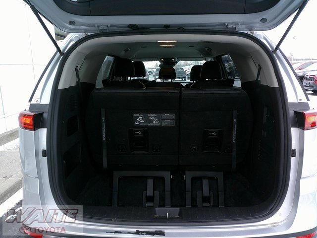 Used 2023 Kia Carnival LX image 22