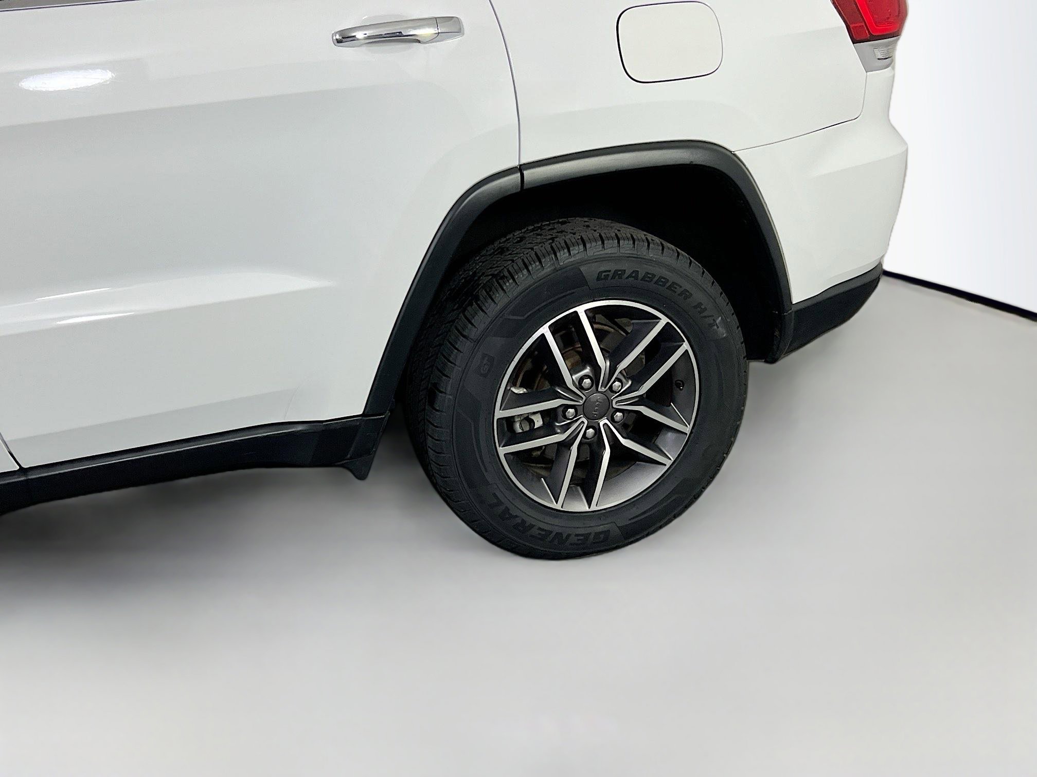 Used 2021 Jeep Grand Cherokee Limited image 30