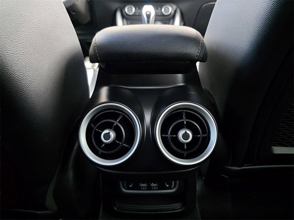 Used 2022 Alfa Romeo Stelvio Sprint image 17