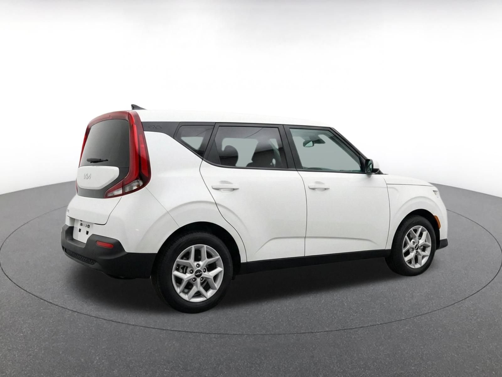 Used 2025 Kia Soul LX w/ LX Technology Package FWD image 9