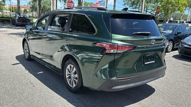 Certified 2022 Toyota Sienna XLE image 5