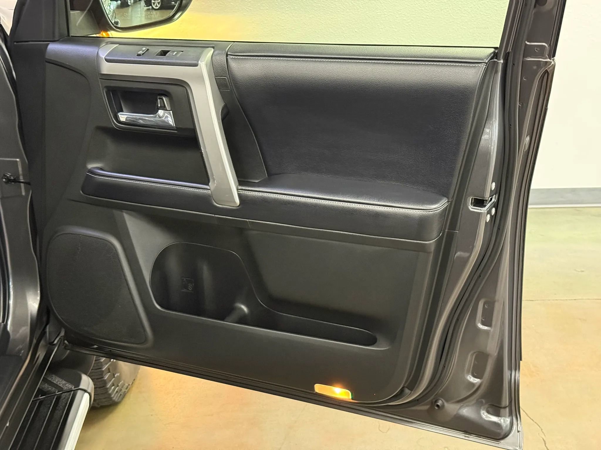 Used 2019 Toyota 4Runner SR5 Premium AWD/4WD image 17