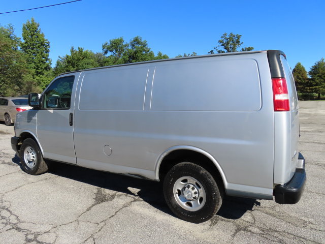 Used 2018 Chevrolet Express 2500 w/ Driver Convenience Package RWD image 10