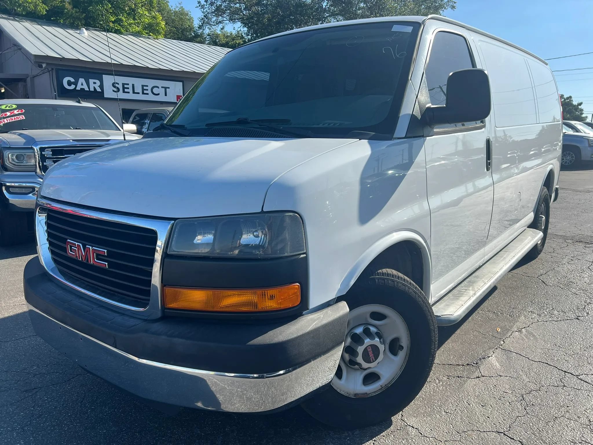 Used 2015 GMC Savana 2500 RWD image 1