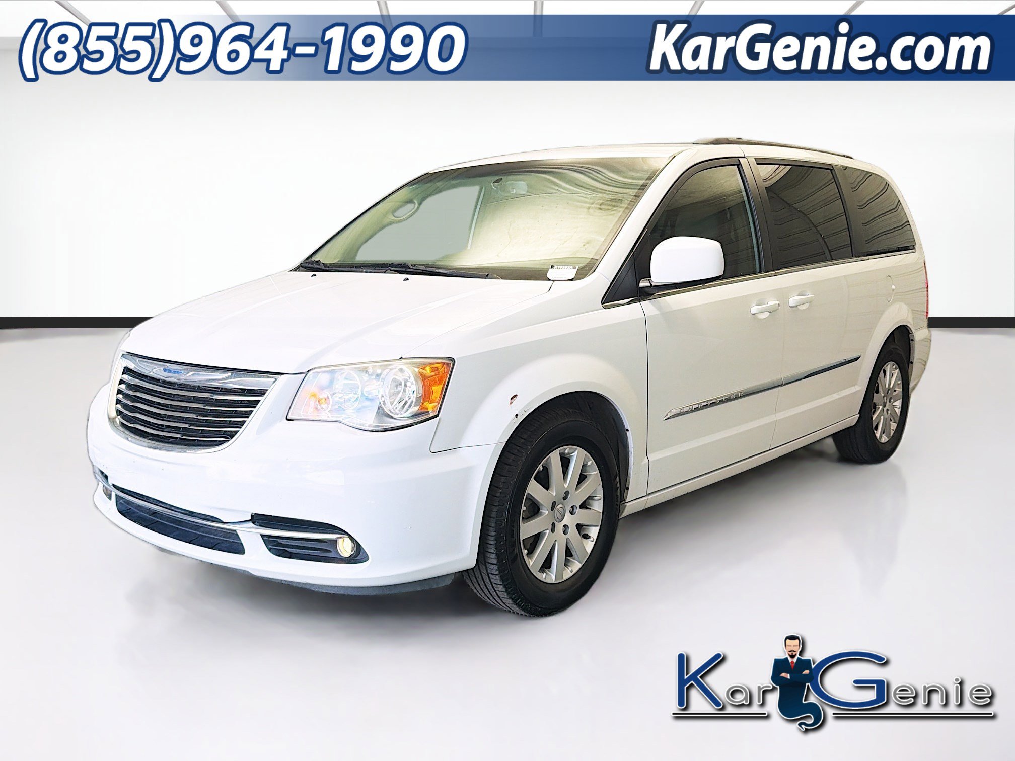 Used 2016 Chrysler Town & Country Touring image 1