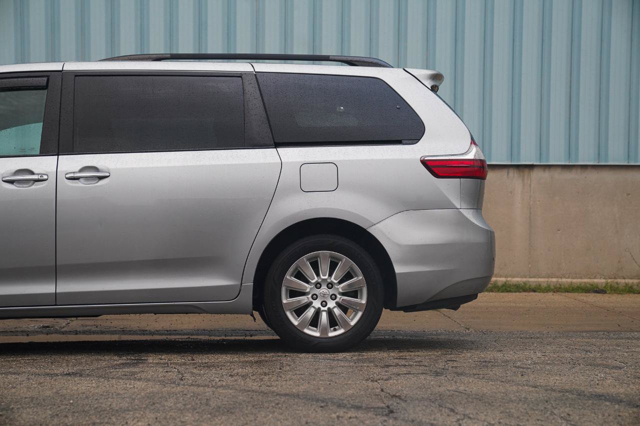 Used 2015 Toyota Sienna XLE w/ XLE Navigation Package AWD/4WD image 8