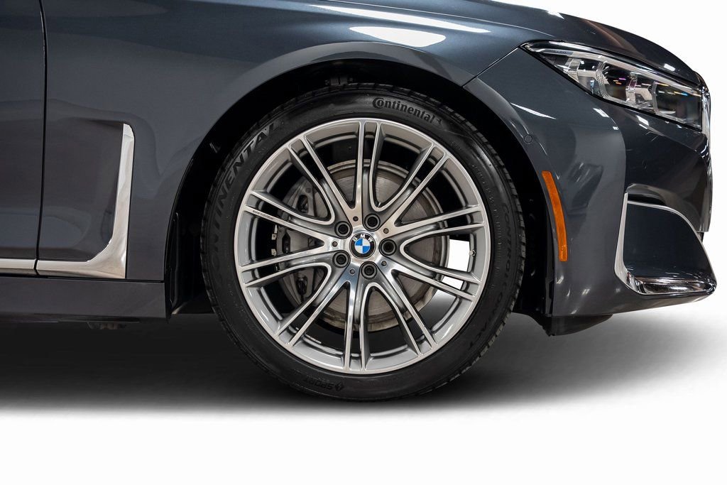 Used 2020 BMW 740i w/ Premium Package image 28
