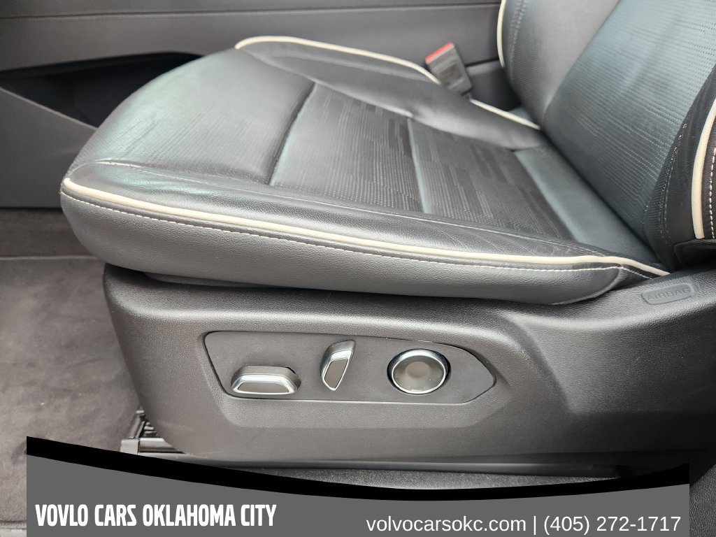 Used 2025 Cadillac Escalade ESV Sport AWD/4WD image 18
