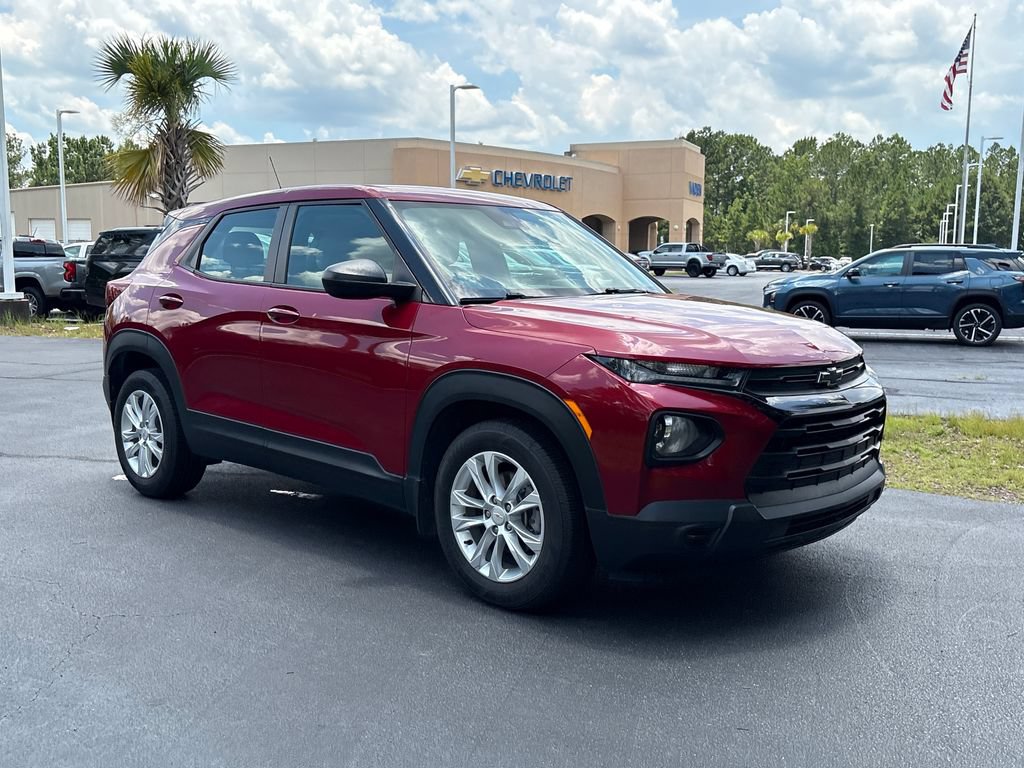 Used 2021 Chevrolet TrailBlazer LS w/ LPO, Blackout Package FWD image 29